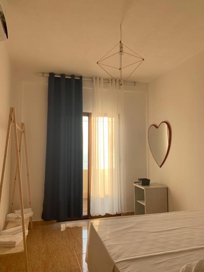 Kenza Apartments Sarande Phòng bức ảnh